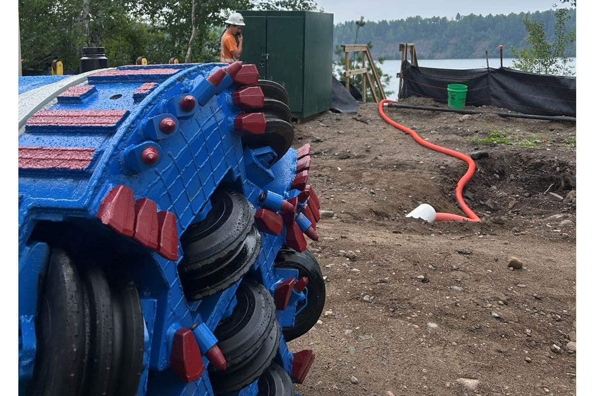 The tunneling was performed using an Akkerman SL44C MTBM system.