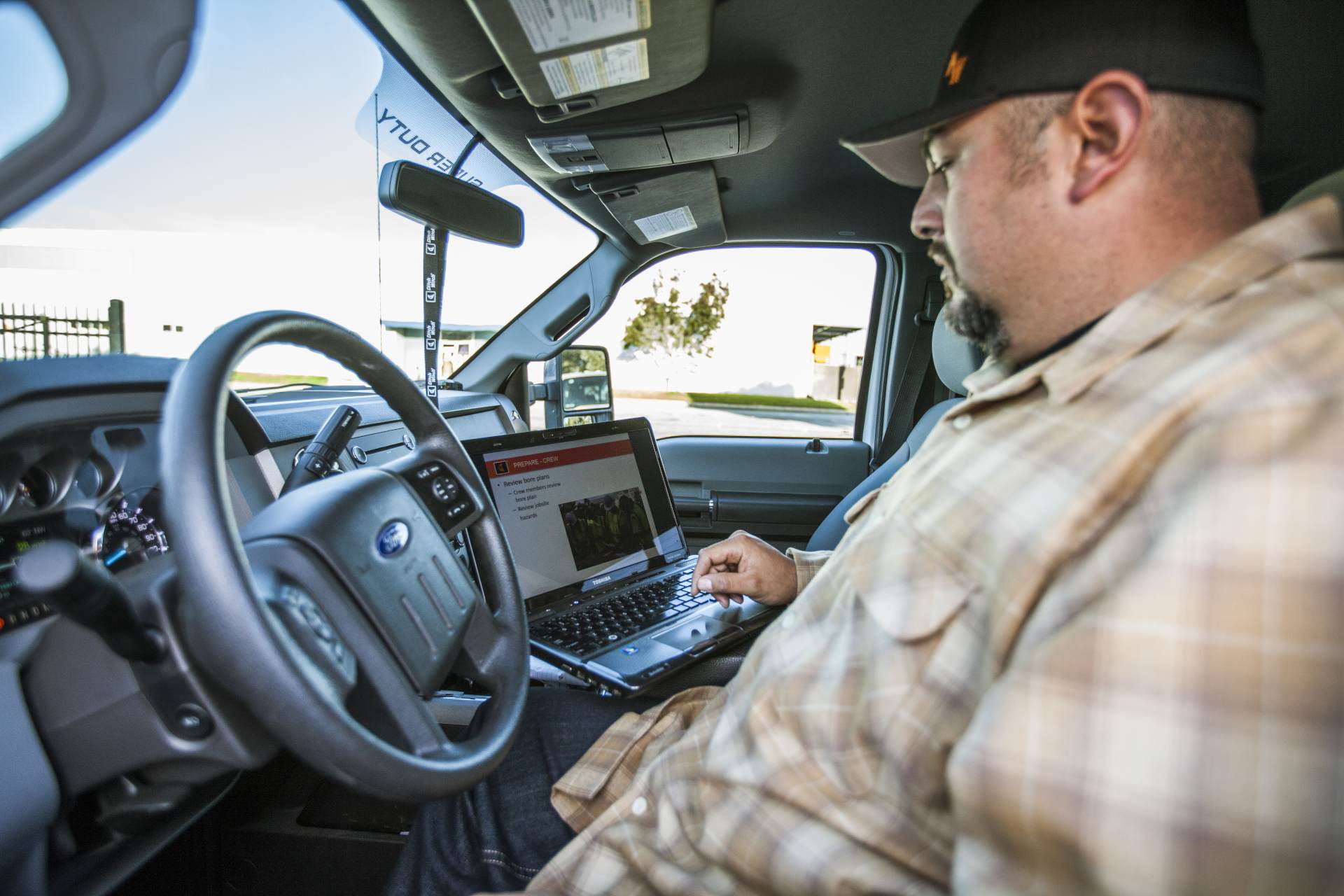 Ditch Witch Orange Intel info can be access from beyond the rig.